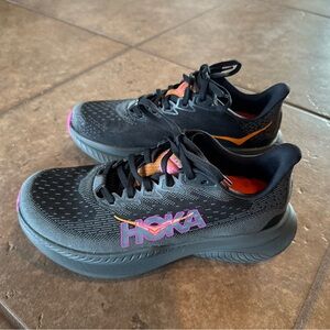 New size 6 Hoka’s! Bought last months and worn 4 times.